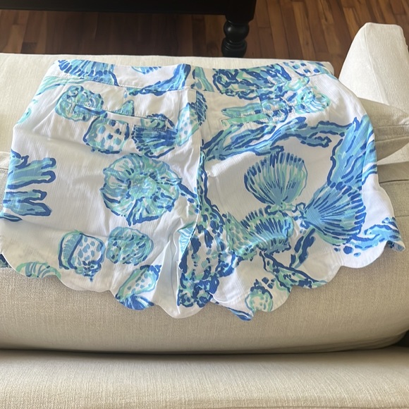 Lilly Pulitzer Buttercup Short. Size 8 - Picture 6 of 6